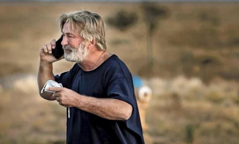 Alec Baldwin apretó el gatillo del arma que mató a Halyna Hutchins según el FBI
