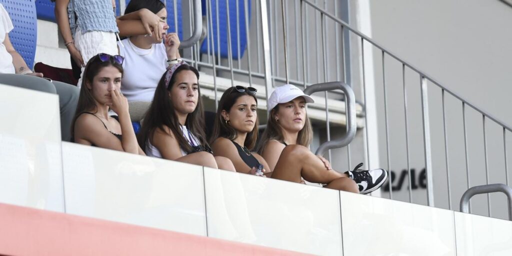 Alexia, capitana desde la grada