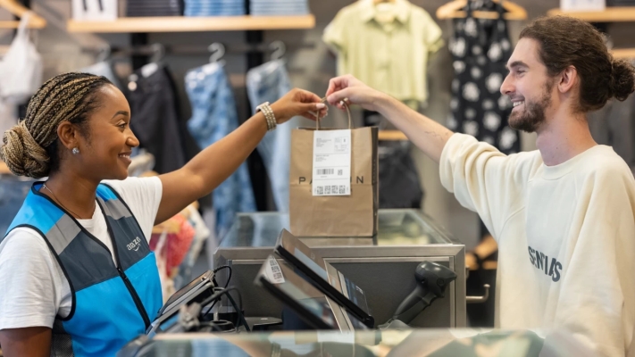 Amazon lanza entrega el mismo día desde tiendas minoristas seleccionadas, incluidas PacSun y Diesel