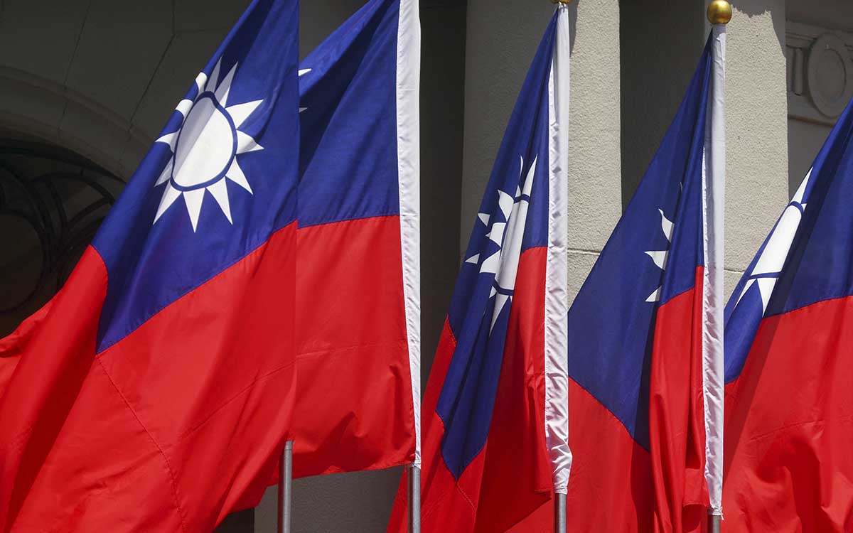 Aterriza en Taiwán una delegación del Congreso de EU en medio de tensiones con China por la visita de Pelosi