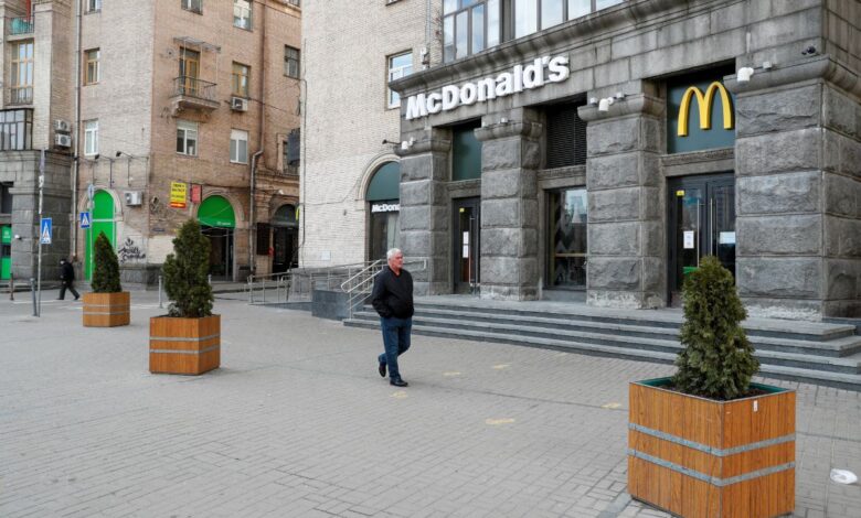 Aunque continúa la guerra, McDonald's reabrirá restaurantes en Ucrania