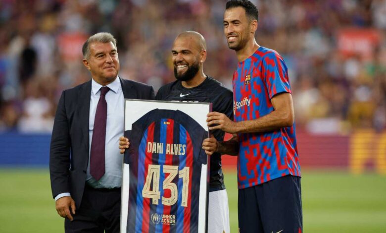 Barcelona homenajea a Dani Alves... 'una vez culé siempre culé'