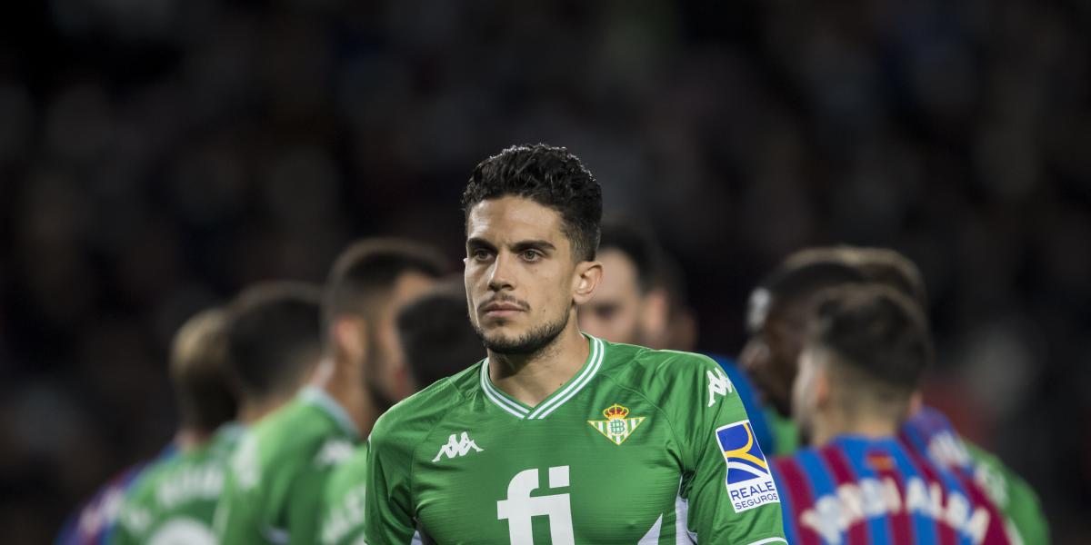 Bartra entrena con el Betis mientras se negocia su traspaso