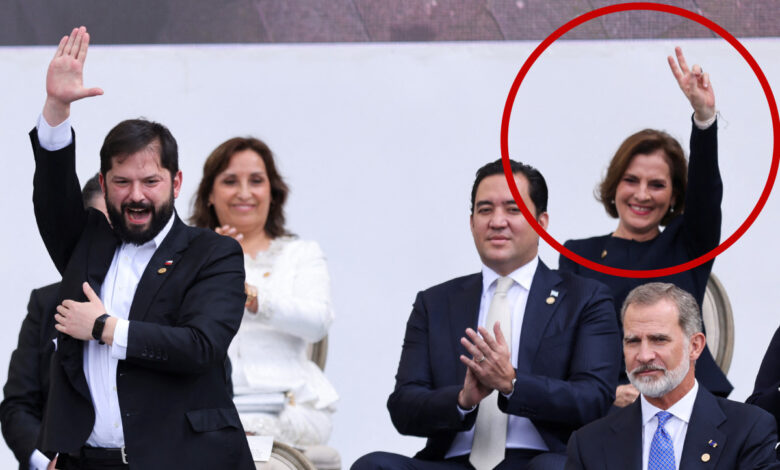 Beatriz Gutiérrez y Ebrard asisten a la toma de posesión de Petro en Colombia