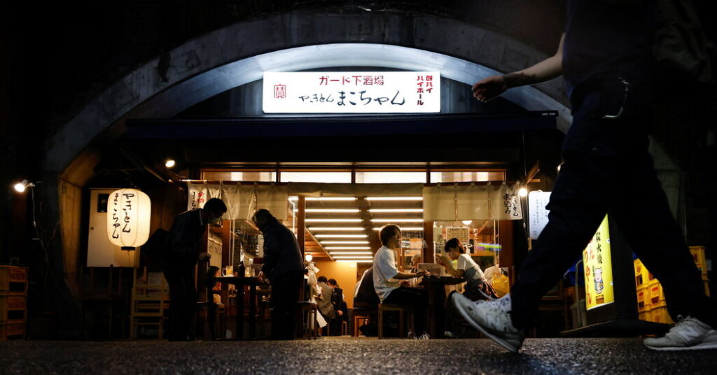 Bebe más alcohol, dice Japón a los jóvenes