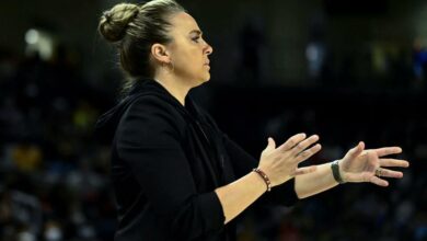 Becky Hammon, entrenadora y exestrella del basquetbol en Rusia, insta a Putin a liberar a Brittney Griner