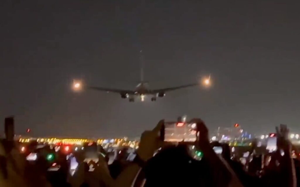 "Bienvenida a Taiwán"; Entre gritos y aplausos taiwaneses celebran llegada de Pelosi | Video