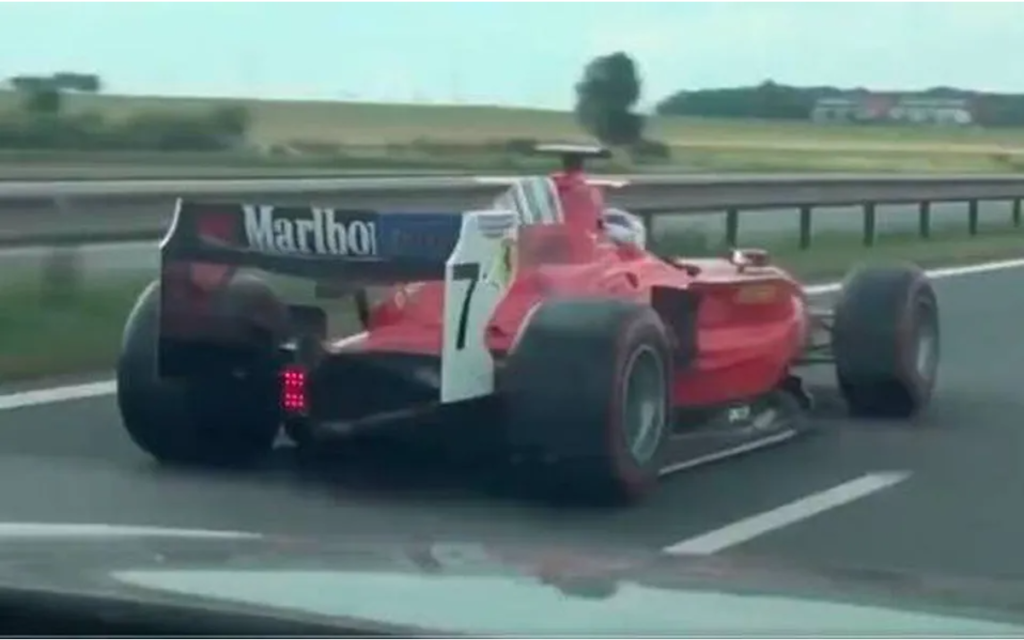 Bólido de Fórmula 2 circula ilegalmente en República Checa | Video