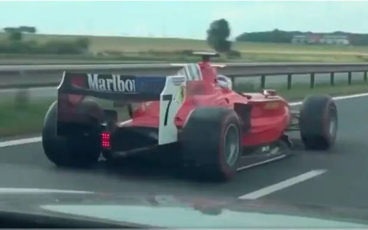 Bólido de Fórmula 2 circula ilegalmente en República Checa | Video