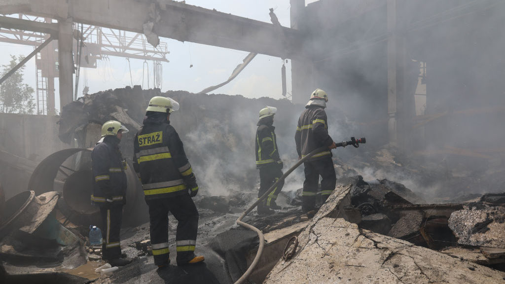 Cañonazos rusos y ataques ucranianos intensifican la guerra a casi 6 meses del inicio de la invasión
