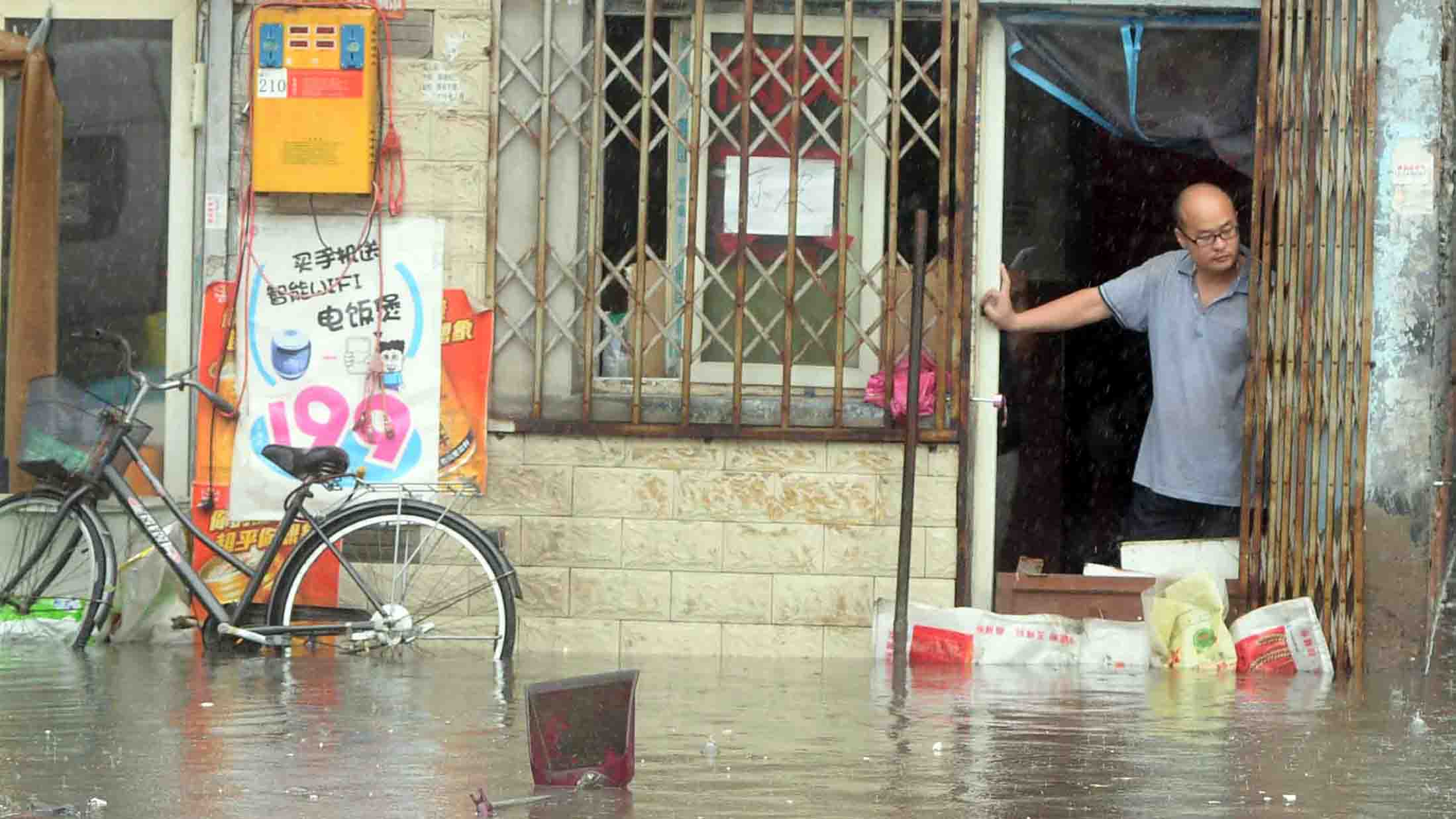 China: crecida de un río deja al menos 7 muertos y 9 heridos