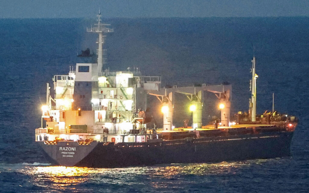 Con su economía devastada, Zelenski minimiza primer cargamento de grano exportado desde la invasión rusa