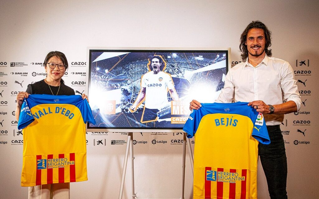 Confirma Valencia el fichaje de Edinson Cavani hasta 2024 | Video