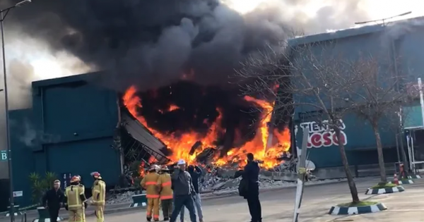 Conmoción en Punta del Este: incendio y derrumbe en un importante shopping