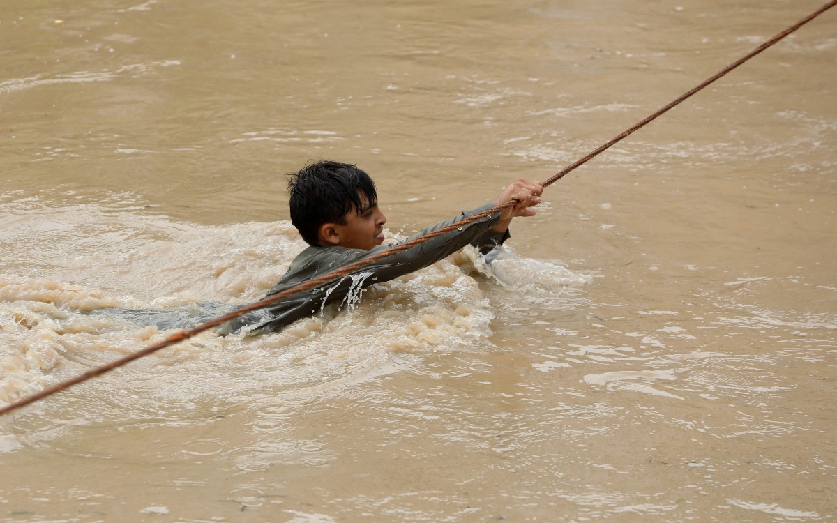 Declaran emergencia nacional por inundaciones en Pakistán; hay más de mil muertos | Videos