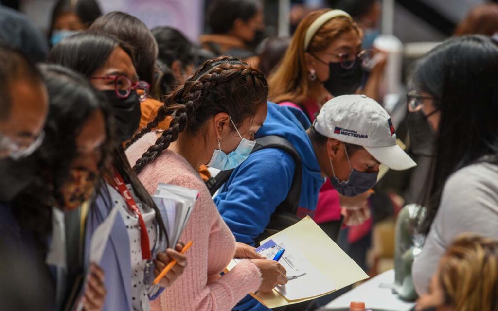 Desempleo en jóvenes alcanzó su nivel más alto en 15 años y afecta más a las mujeres: OIT