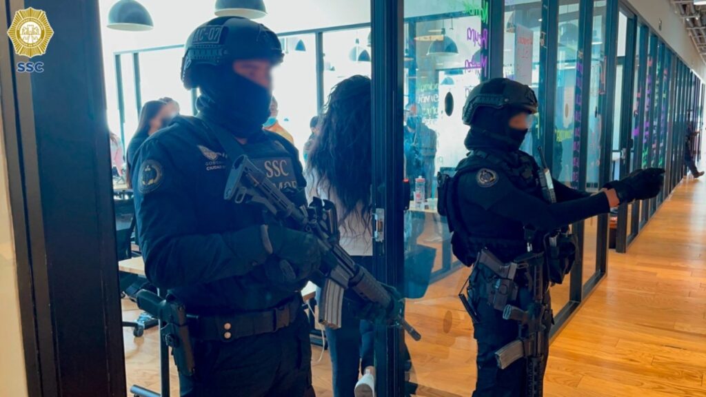 Desmantelan 90 aplicaciones 'montadeudas', extorsiones se coordinaban desde China: García Harfuch