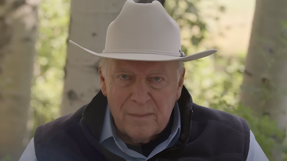 Dick Cheney llama cobarde a Trump en un anuncio para ayudar en la carrera política de su hija Liz