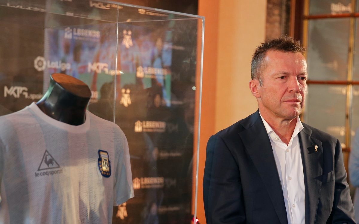 Dona Matthäus playera que intercambió con Maradona en México 86 | Video