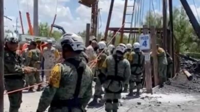 Dron acuático revela que pozo carbonero de Sabinas tiene troncos, 'no se puede pasar'