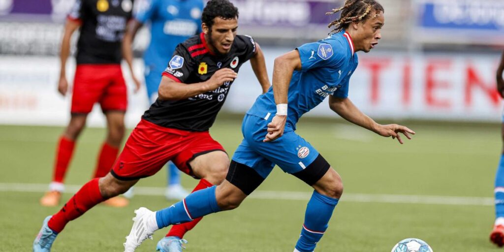 El Ajax sigue intratable y Xavi Simons brilla con el PSV