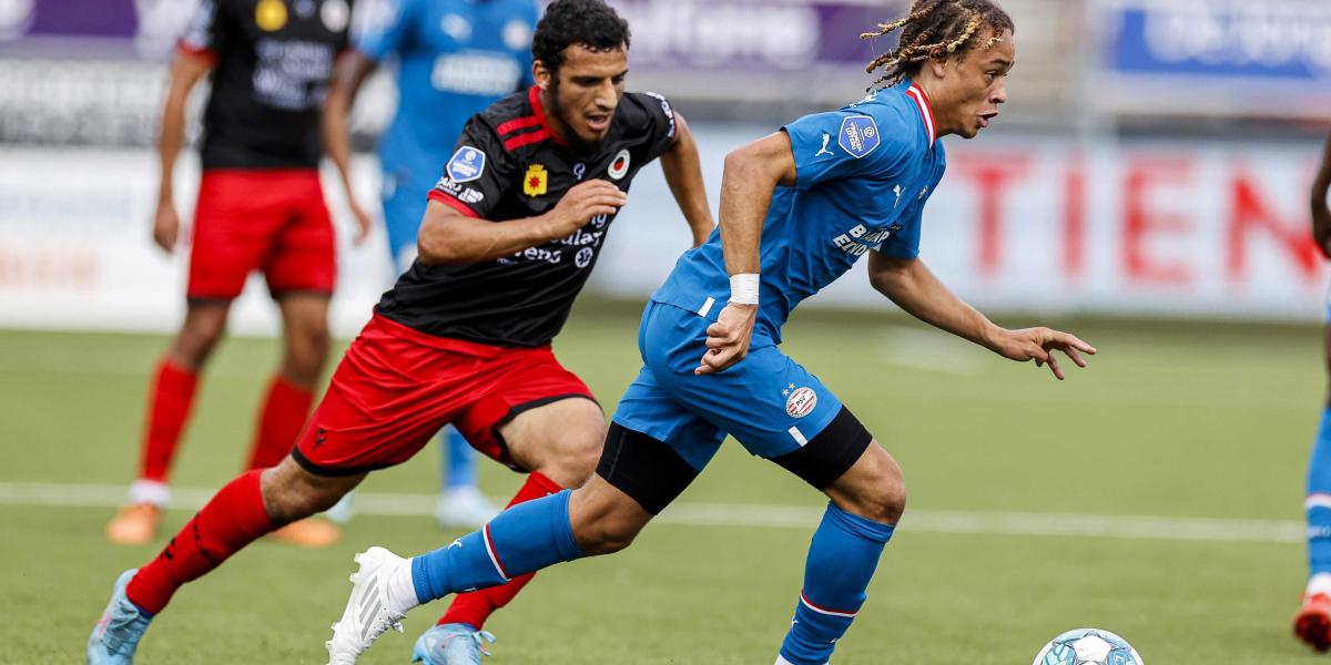 El Ajax sigue intratable y Xavi Simons brilla con el PSV