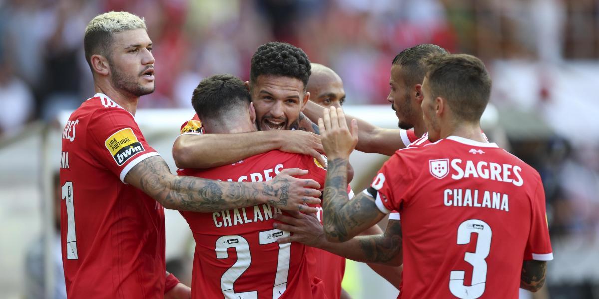 El Benfica es líder y el Sporting logra su primera victoria
