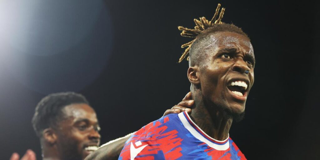 El Brentford se repone a la magia de Zaha