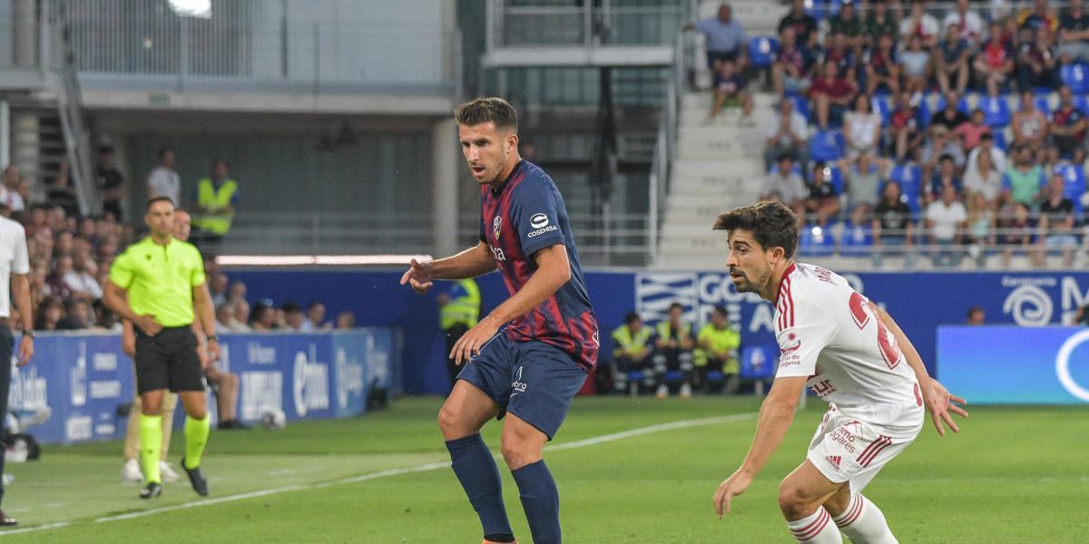 El Cartagena le hace un 'roto' al Huesca