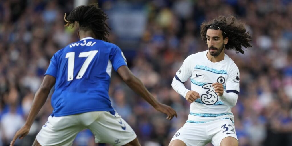 El Chelsea gana de penalti al Everton y Cucurella debuta