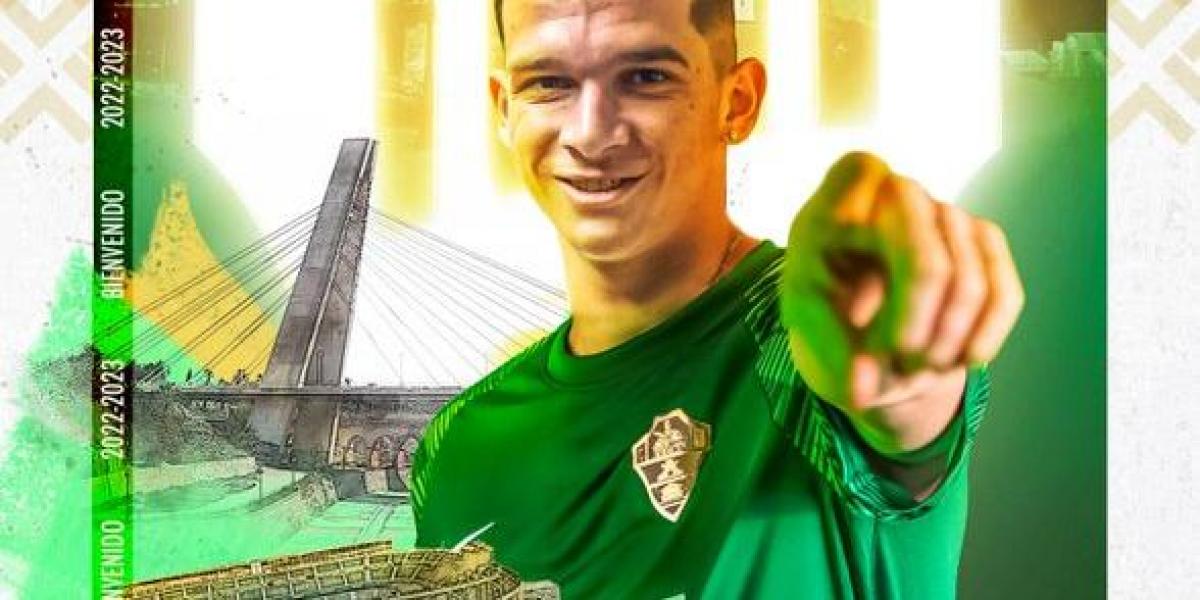 El Elche ata en corto a Lautaro Blanco