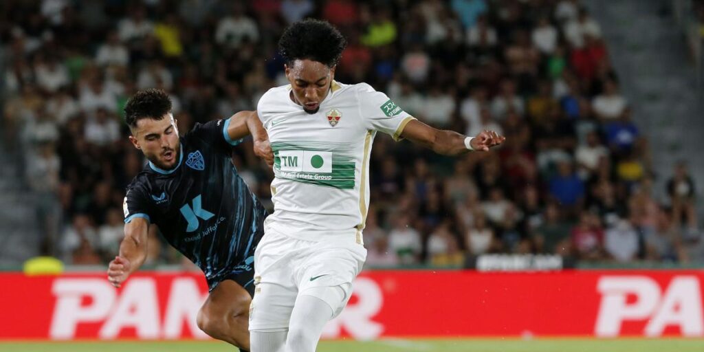 El Elche desconoce el interés del Villarreal por Mojica y cuenta con el jugador