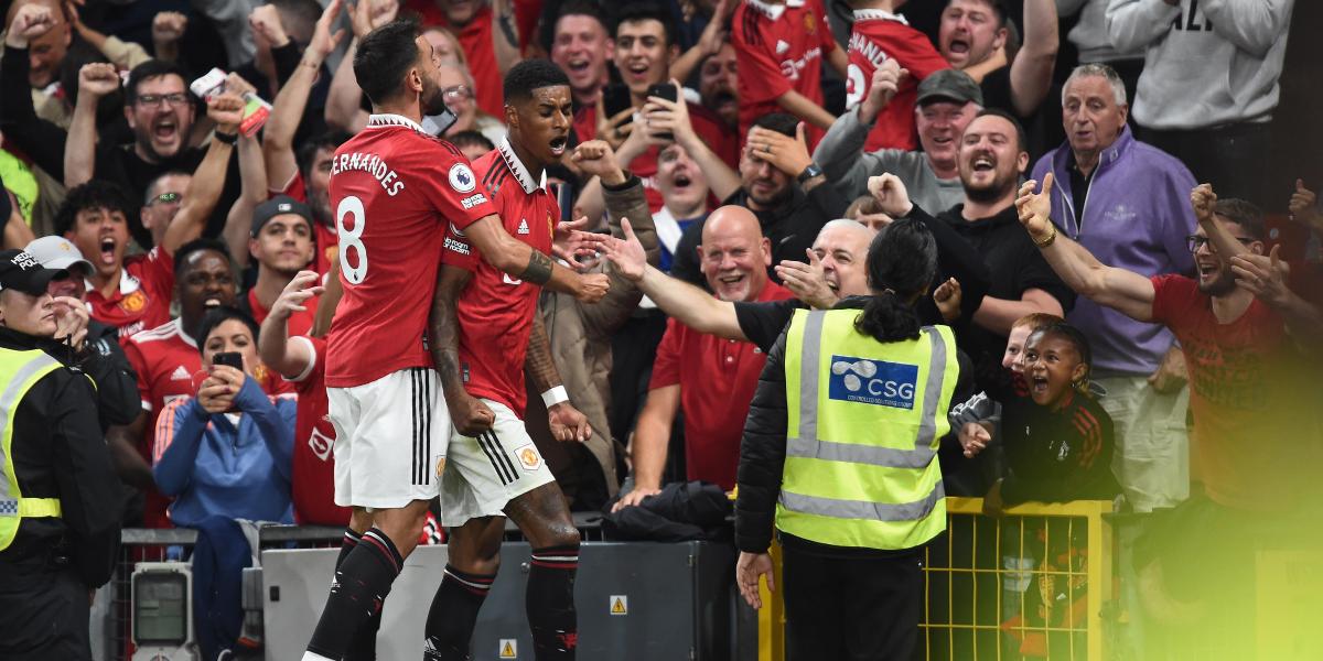 El Manchester United le cede su crisis al Liverpool