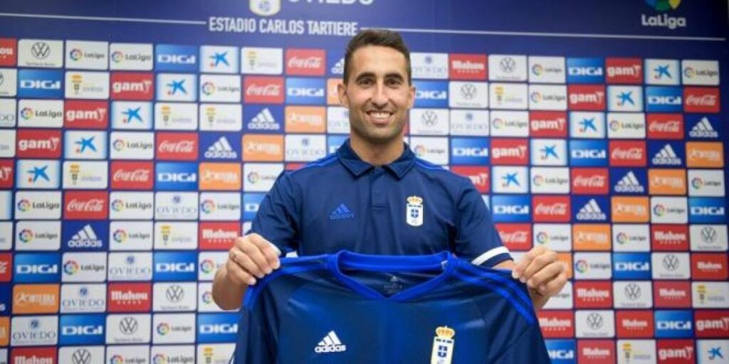 El Oviedo, pendiente de las salidas para fichar más