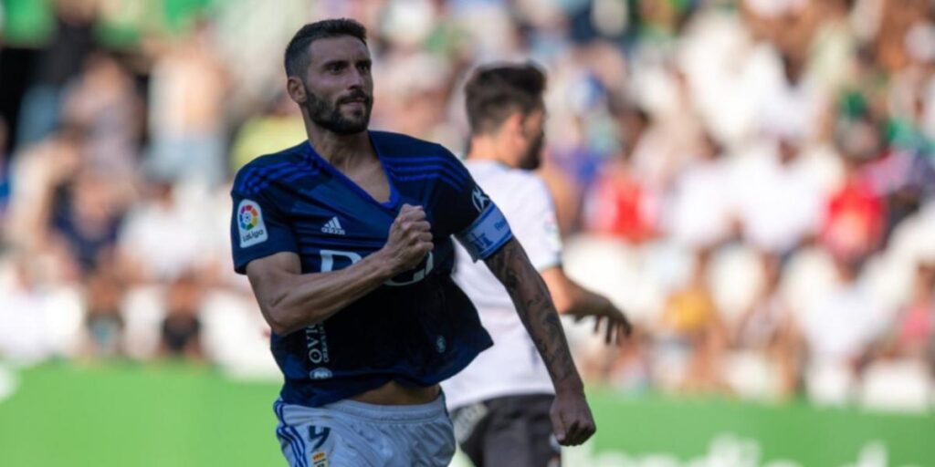 El Oviedo se aprovecha de la falta de gol del Racing