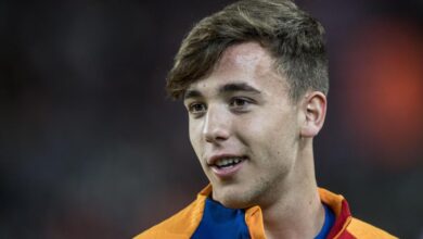 El Valencia apremia a Nico a pasar por la peluquería: "Pidiéndolo a gritos"
