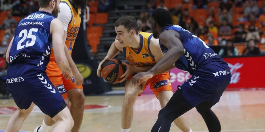 El Valencia sube a la primera plantilla a Millán Jiménez