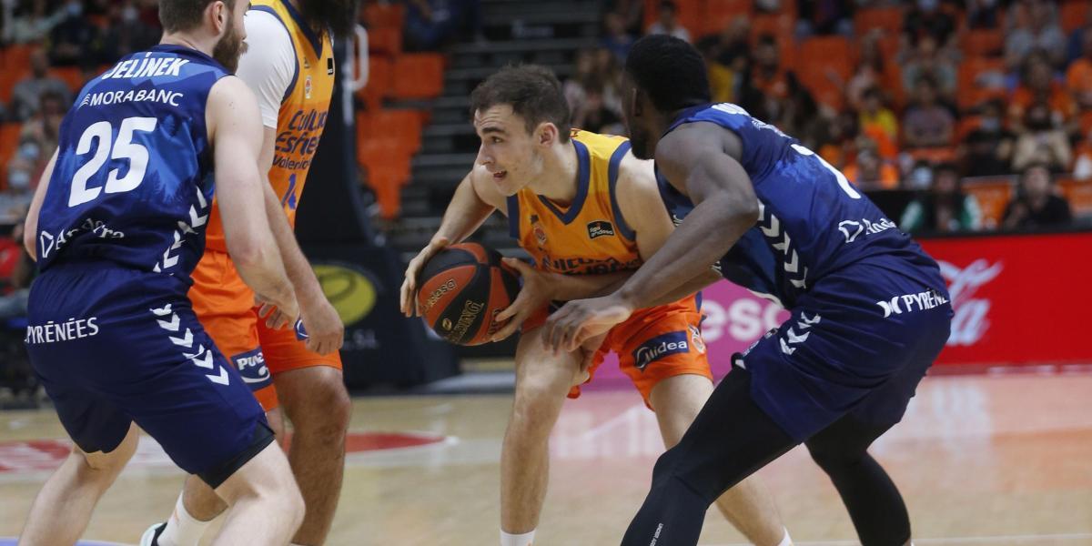 El Valencia sube a la primera plantilla a Millán Jiménez