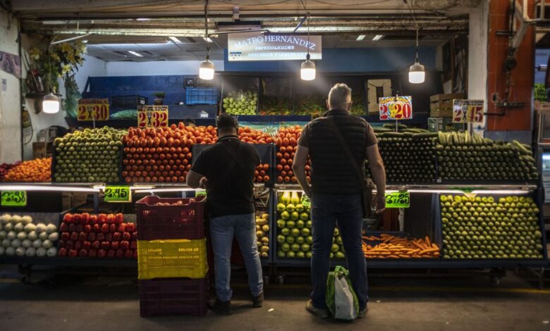 El aciago horizonte económico de México: cae la inversión y sube la inflación