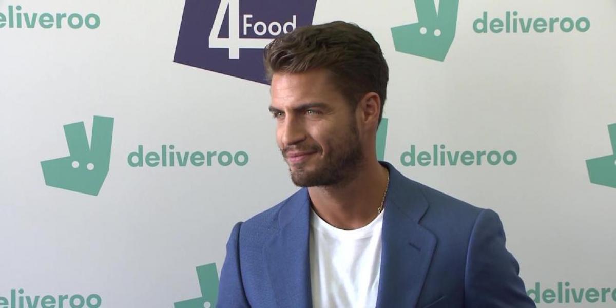 El detalle de la última foto de Maxi Iglesias que no ha pasado desapercibido: "Tuve que hacer zoom"