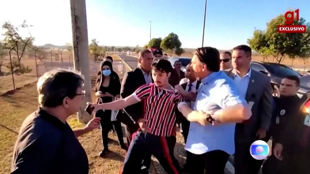 El encontronazo de Jair Bolsonaro con el youtuber Wilker Leão