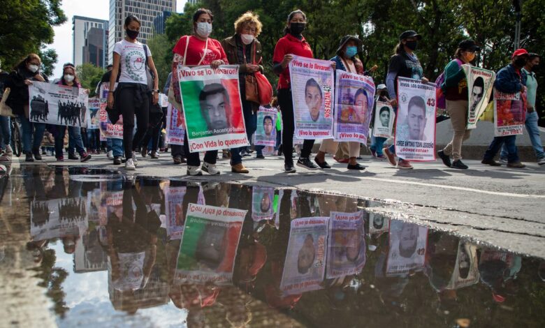 El grupo de expertos del ‘caso Ayotzinapa’ marca distancias con el informe presidencial