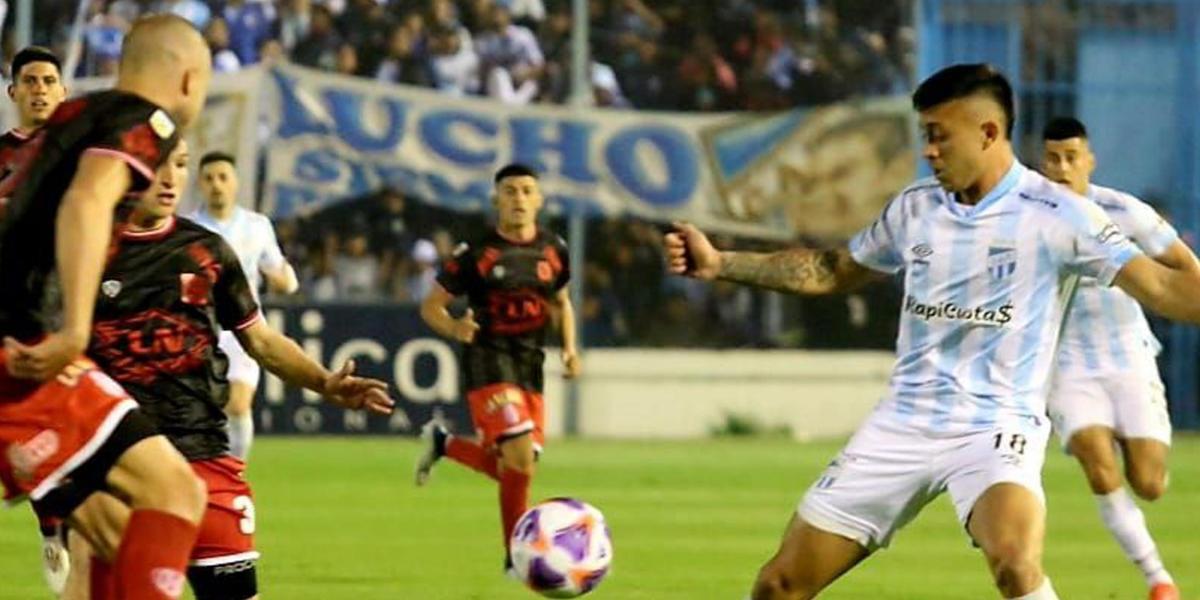 El líder Atlético Tucumán golea a Barracas