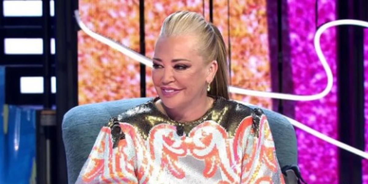 El posado en bañador de Belén Esteban con el que ha anunciado su regreso a la televisión