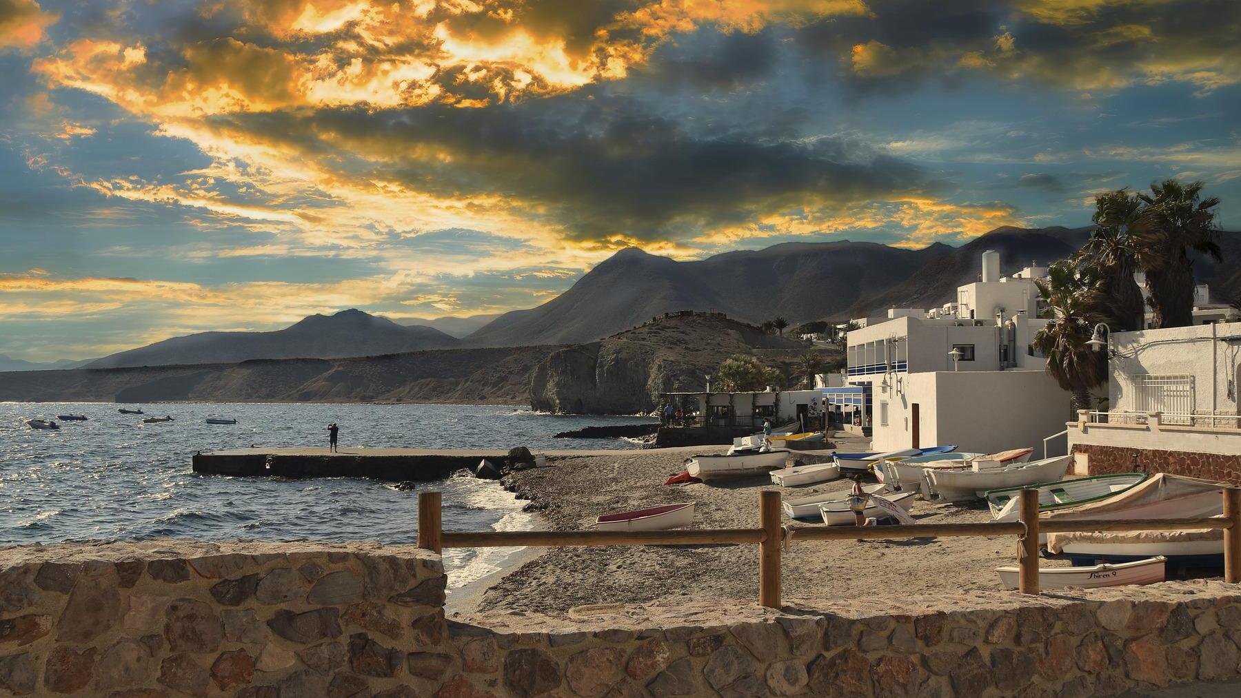 El pueblo blanco de Andalucía que enamora a quien lo pisa