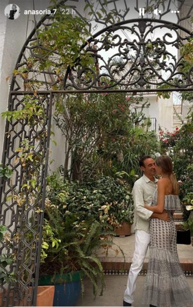 Ana Soria y Enrique Ponce abrazados / Instagram @anasoria.7