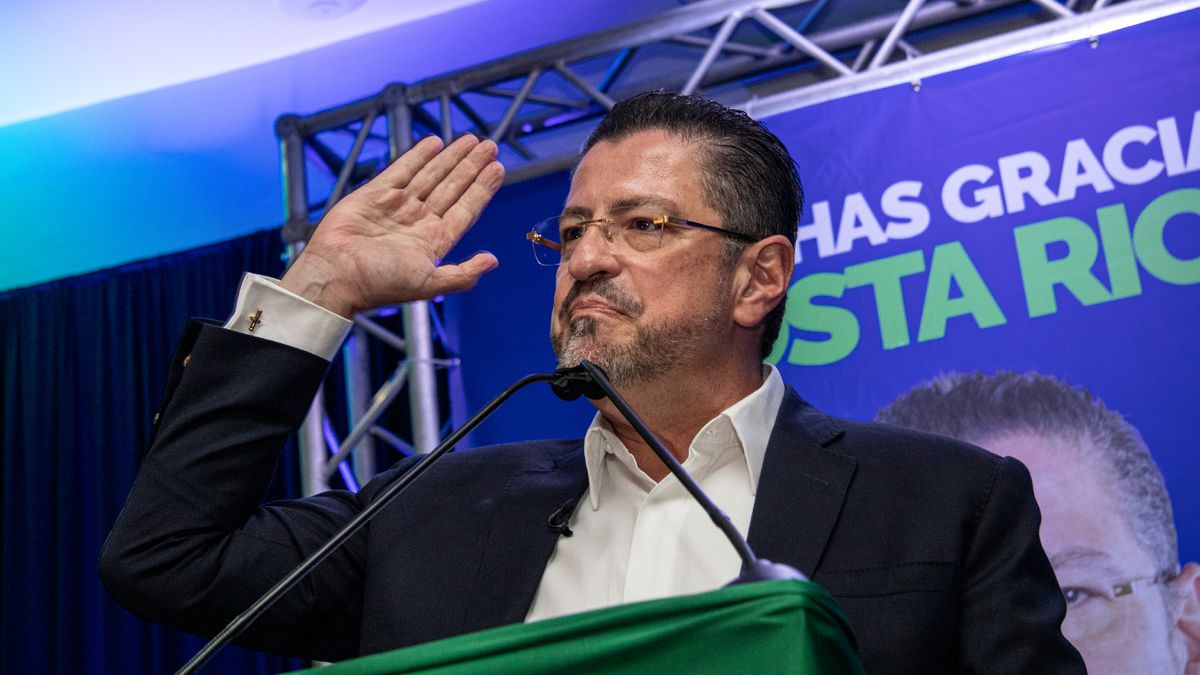 El tono agresivo y la popularidad del presidente Rodrigo Chaves miden la estabilidad del sistema en Costa Rica