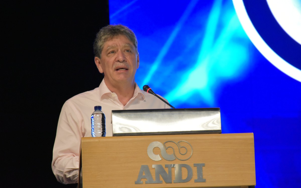 Empresarios piden al gobierno de Petro tener ‘mucho cuidado’ con reformas económicas en Colombia