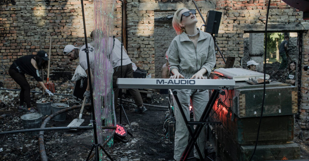 En Ucrania, los ravers limpian los escombros (al ritmo)