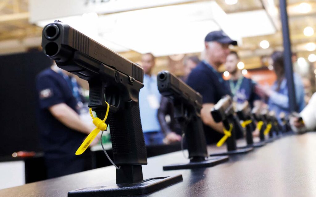 Entra en vigor la prohibición de importación de armas de fuego en Canadá